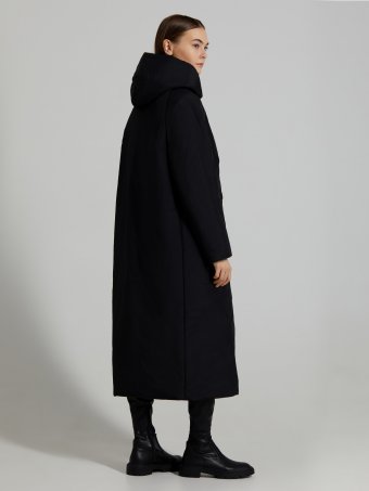 Женское утеплённое пальто свободного кроя с капюшоном и шлицами на кнопках